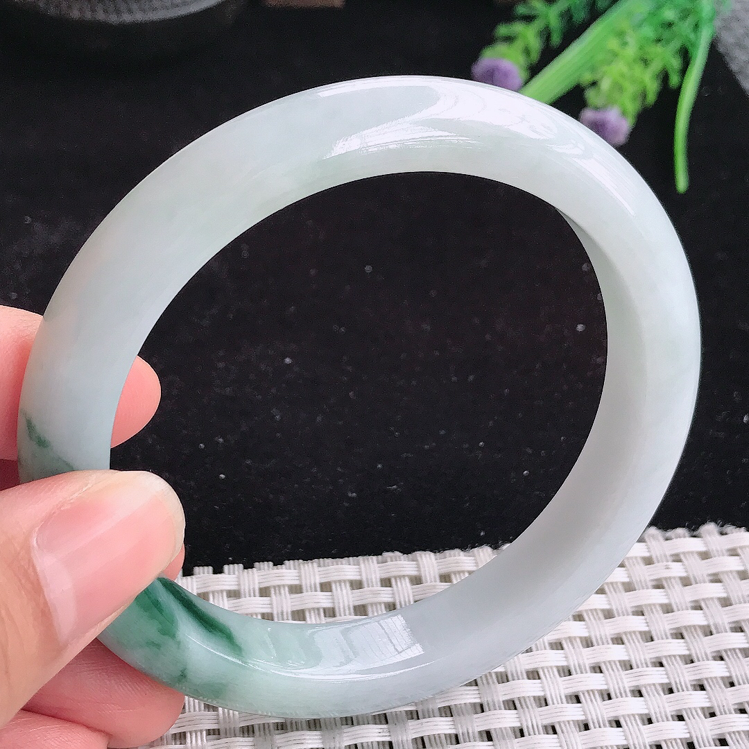 实拍a货翡翠61.5/11.8/9.3大圈口老坑精美飘花手镯宽边玉手镯平安镯