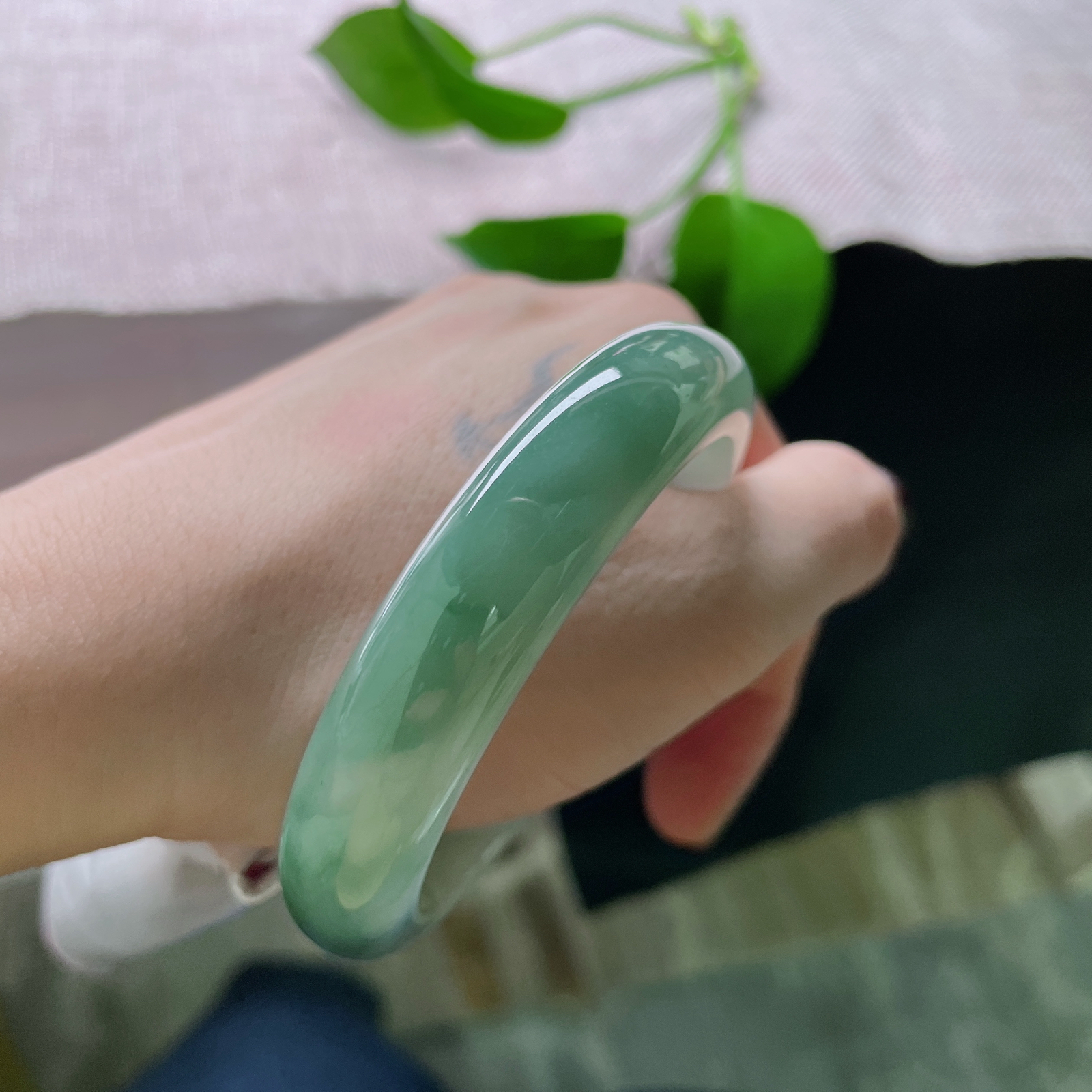 54.6/12.8/8，油青正圈，油润细腻，一段灰青，如江南雨后未散的雾，皮纹，ss51196a..
