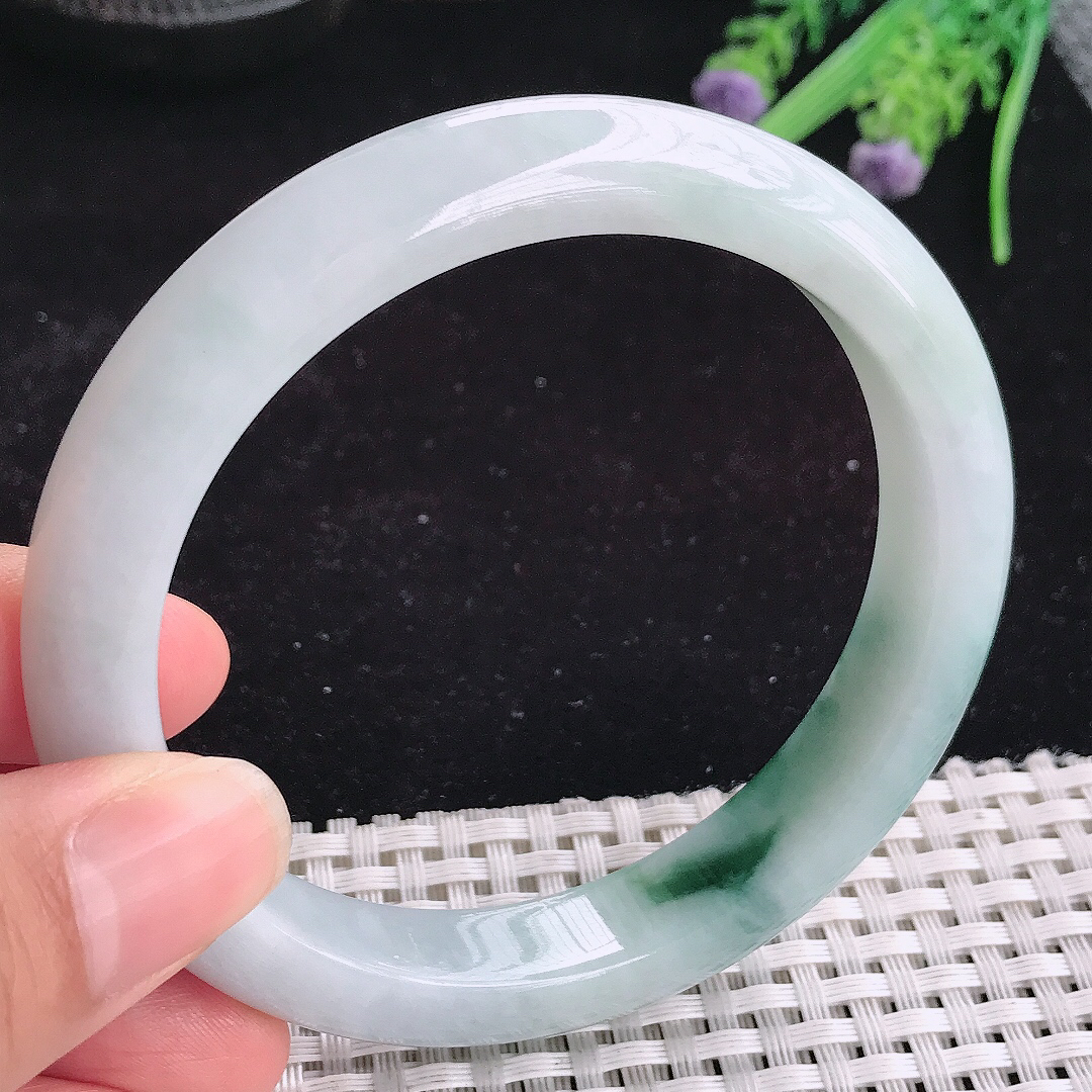 实拍a货翡翠61.5/11.8/9.3大圈口老坑精美飘花手镯宽边玉手镯平安镯