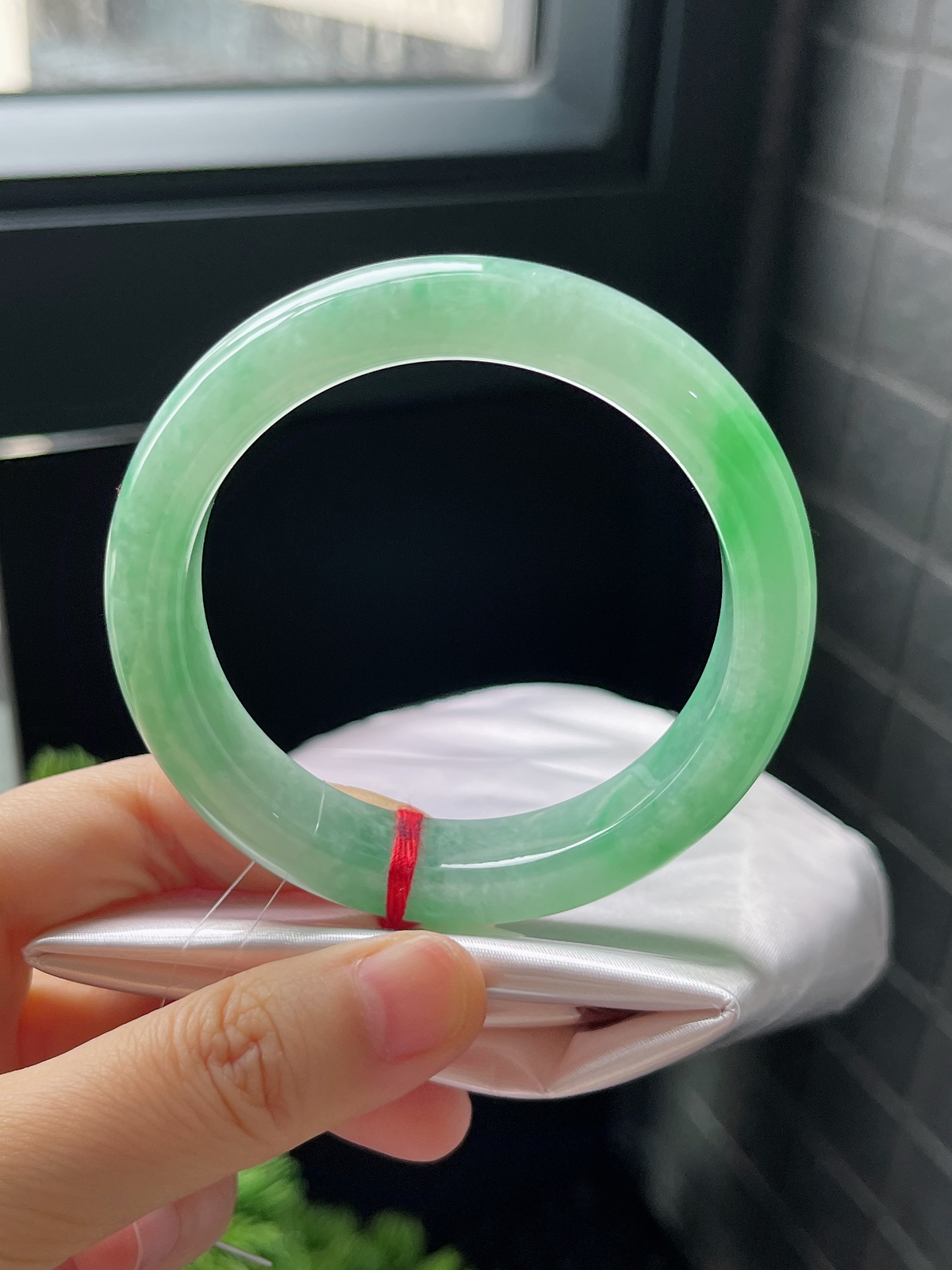 正圈55圈口，翡翠糯化种绿色手镯