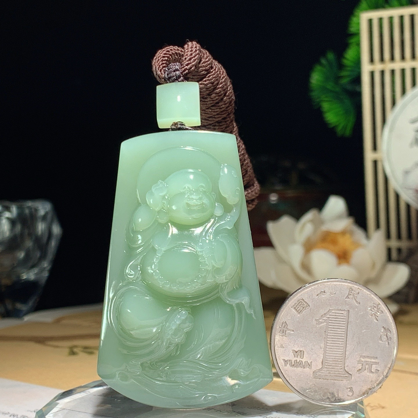 和田玉高冰粉青俄罗斯碧玉佛引福来挂件！尺寸54/33/16重49克。玉质细腻油润。手推出油。佩戴高端典雅。lt260520
