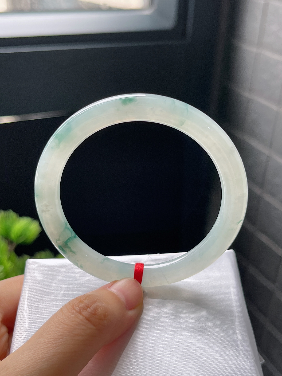 圆镯53.5圈口，翡翠冰糯种飘花手镯