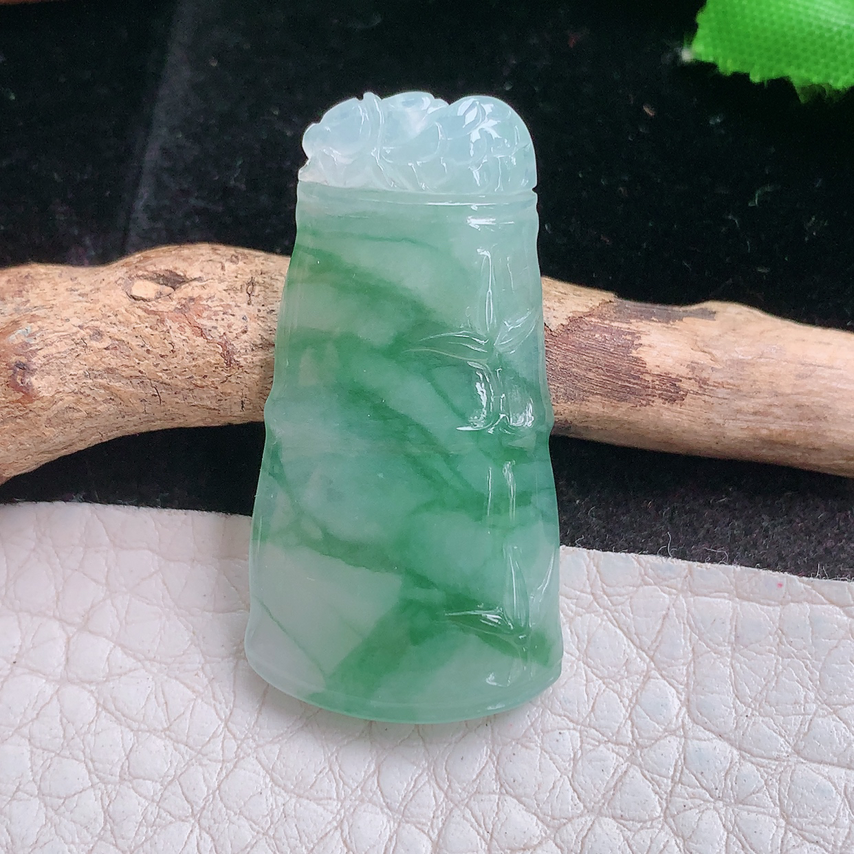 Lz实拍37*18.8*4.5天然缅甸翡翠冰透飘花竹节吊坠
