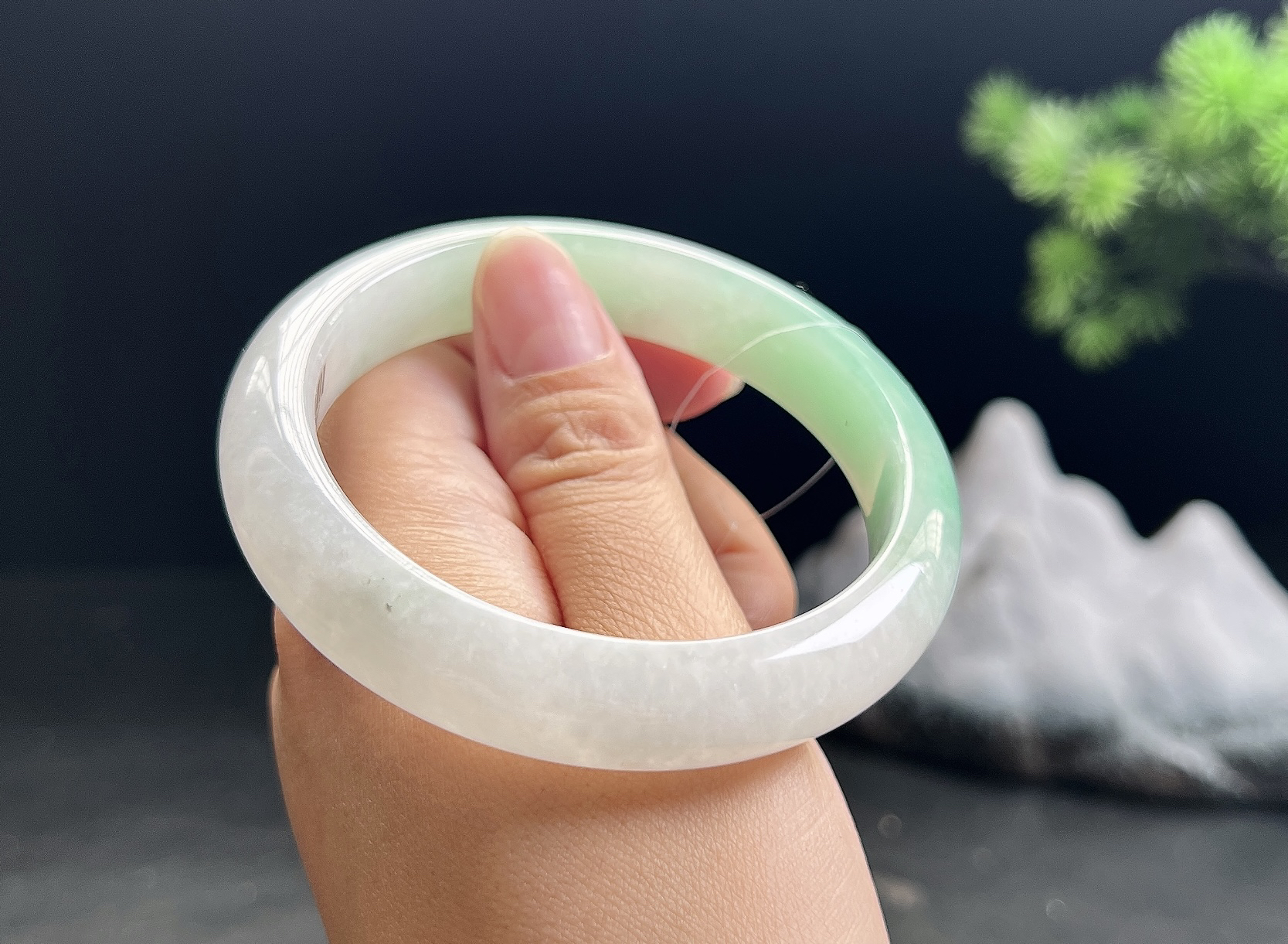 57圈口正圈飘绿手镯