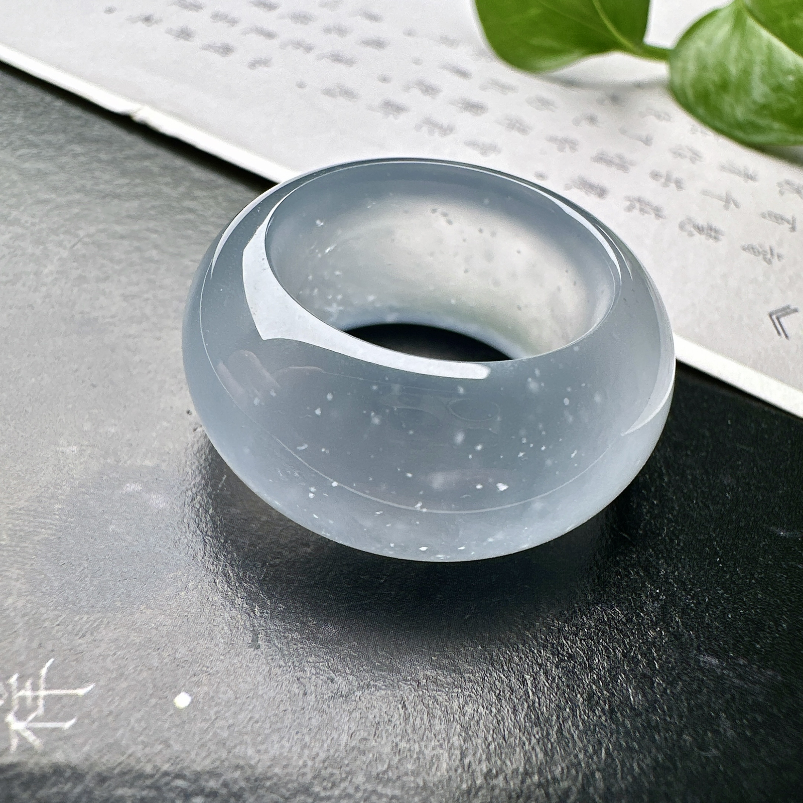 【玻璃种轮胎戒圈】老坑雪花棉，难得的冰润度，难得的好颜色，韵味十足，古色古香。也可当甜甜圈佩戴