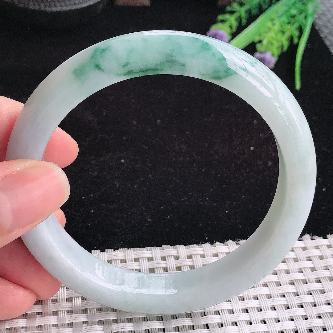 实拍a货翡翠61.5/11.8/9.3大圈口老坑精美飘花手镯宽边玉手镯平安镯