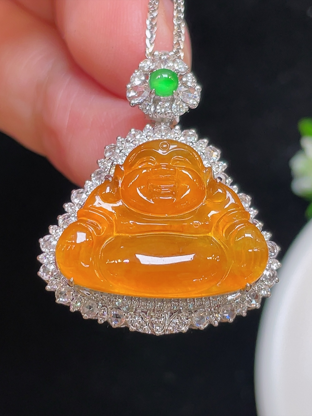 ️【高冰黄翡，佛】大件饱满，通透水润，玉质细腻，翠色鲜艳，18k金奢华钻石镶嵌️，20.4-15