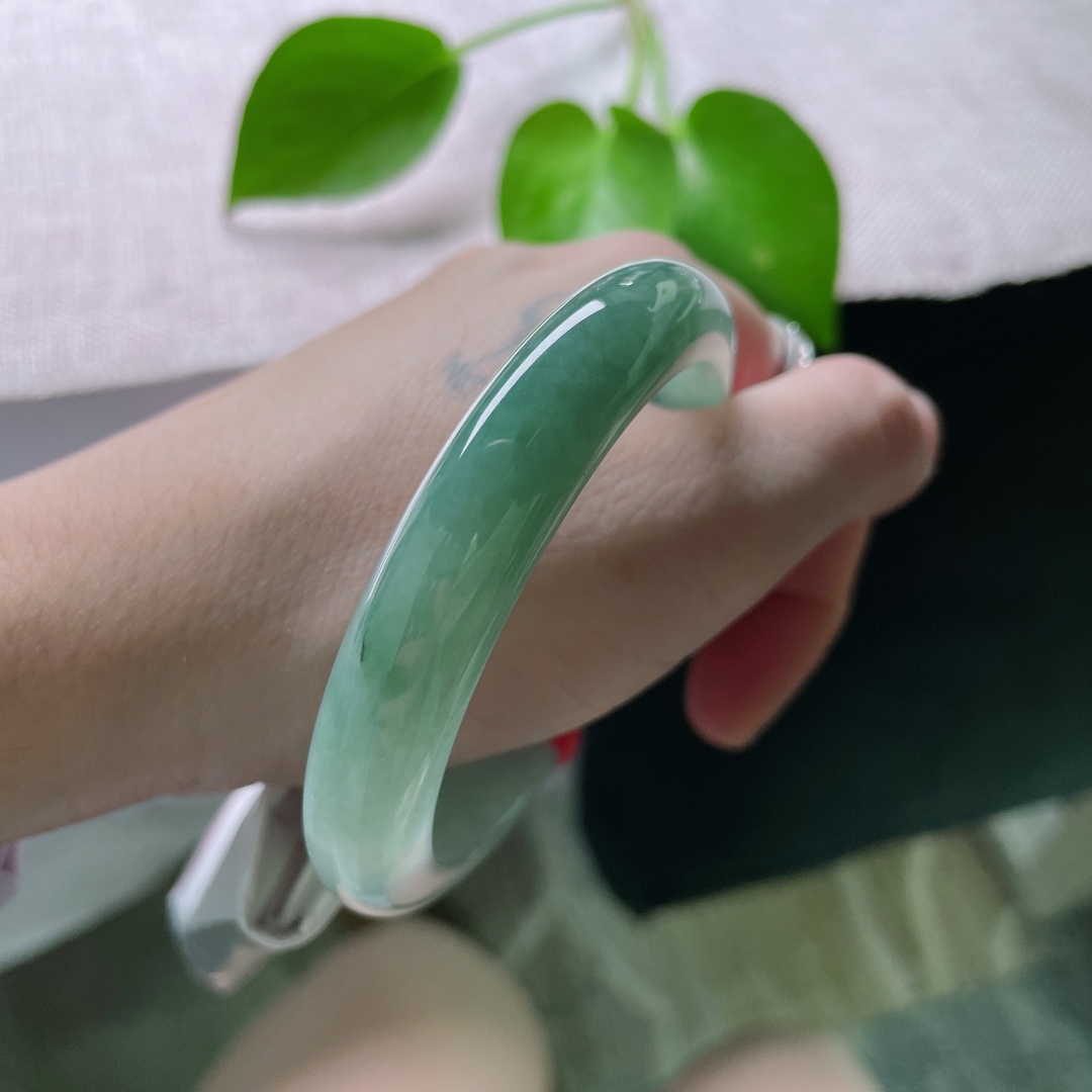 半山水正圈，水润细腻，窄条，一镯两戴，贵气，有纹，ss53534a