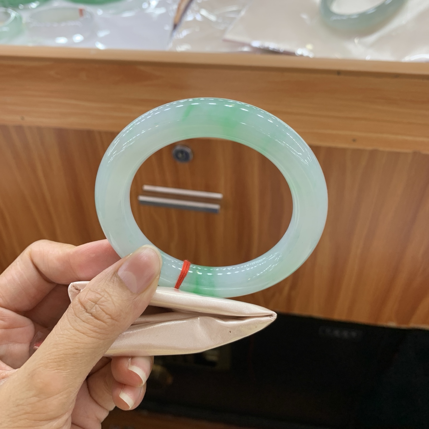 飘绿圆条翡翠手镯 56.5-11.6-11.5
