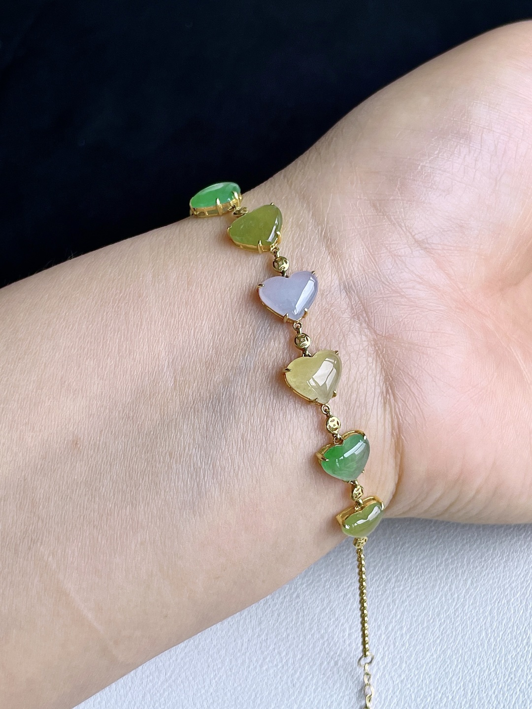 【镶嵌】冰多宝爱心手链 【说明】缅料 18k金镶嵌 , 性比高 【裸石】9.4-7.6-7.5 【重量】4.5克 【】 不议