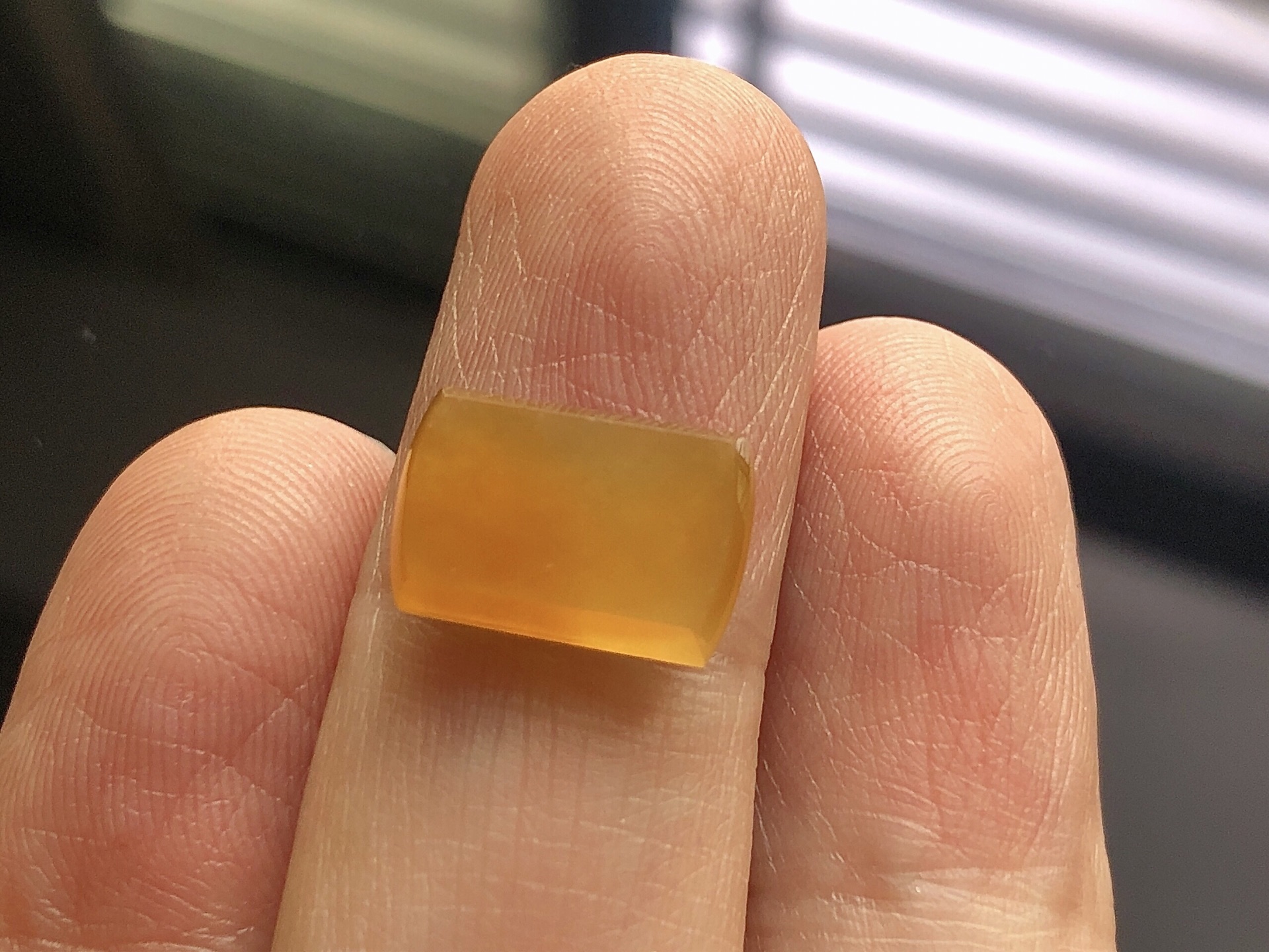 ️ 黄翡马鞍， 色泽极美，通透水润，玉质细腻，夺目迷人，镶嵌效果，品相，无裂，尺寸13.1*8.6