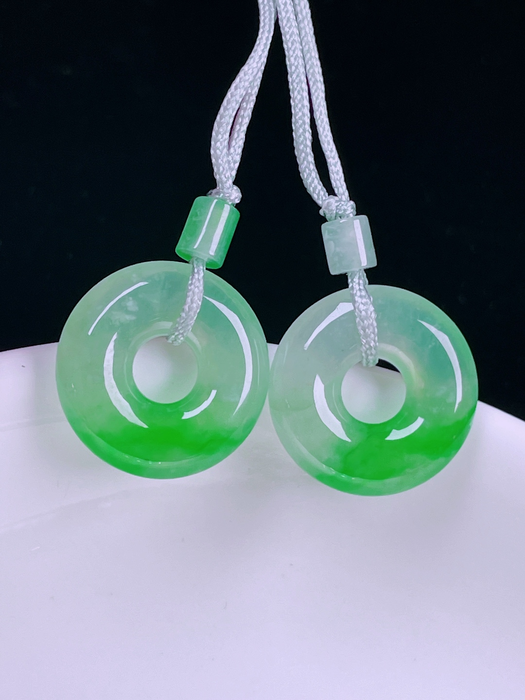 ️冰绿耳坠，老种起光，细底通透，尺寸：14.8/3.4mm0520