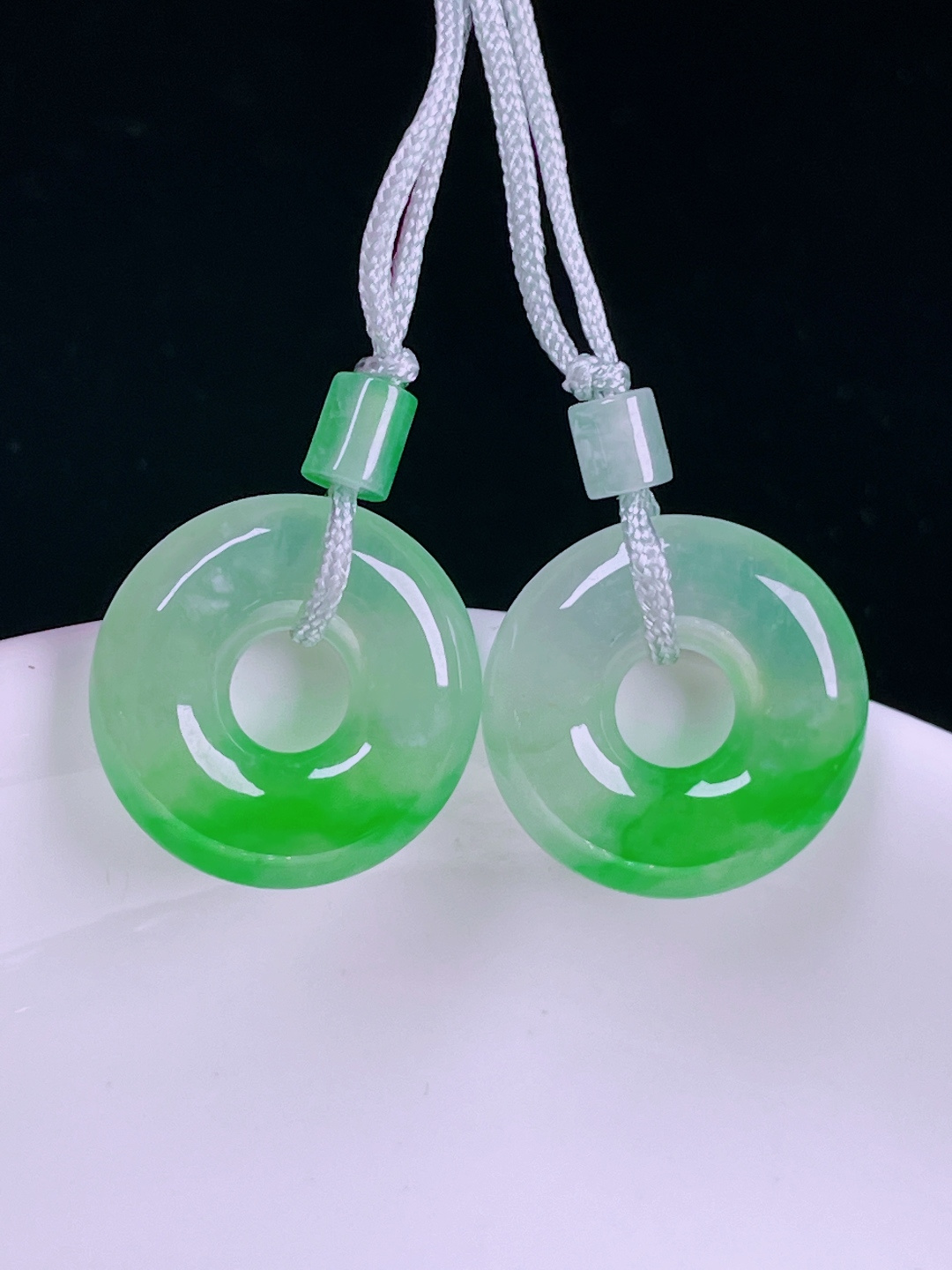 ️冰绿耳坠，老种起光，细底通透，尺寸：14.8/3.4mm0520