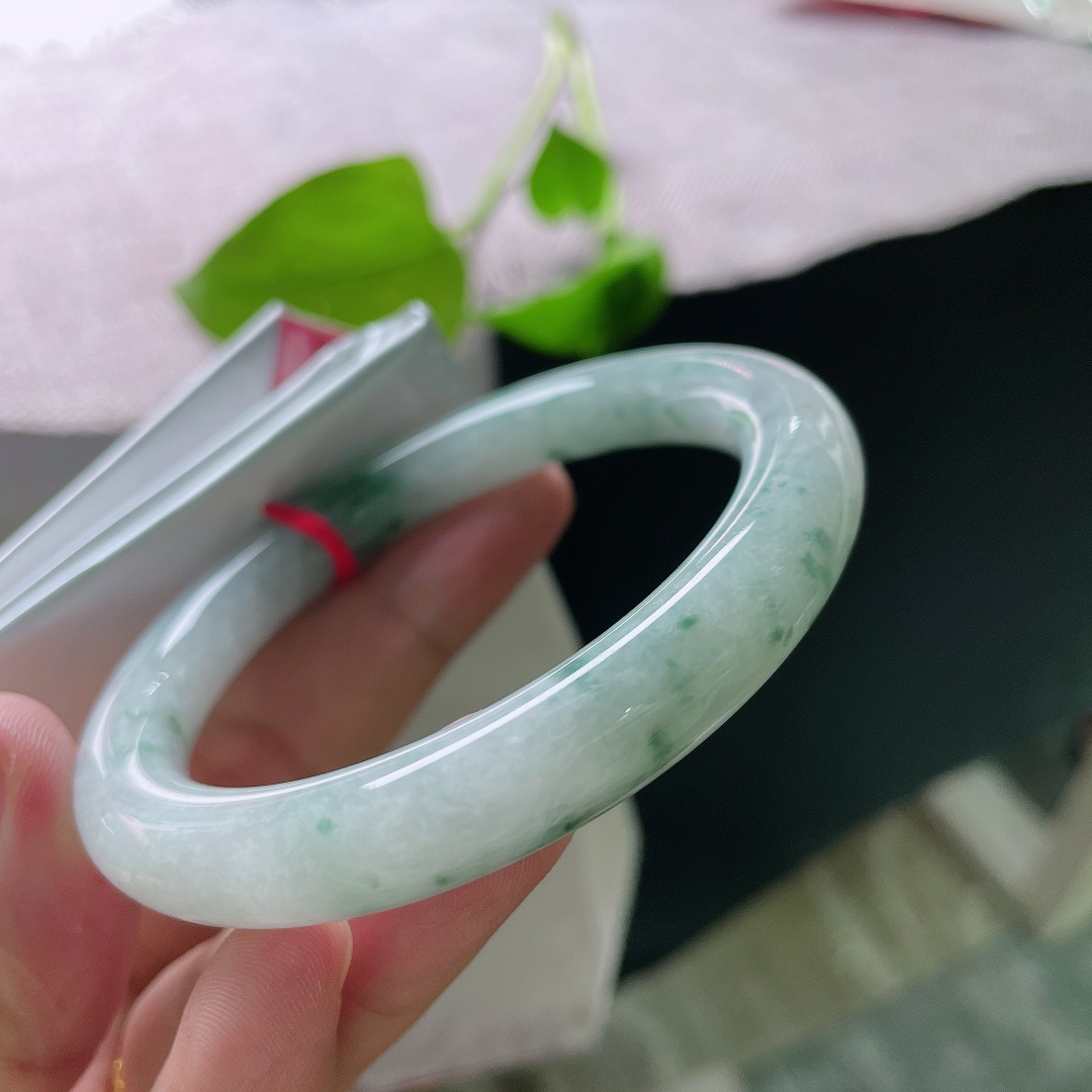 飘花圆条，水头好，肉质细腻，花色灵动飘逸，显气质，皮纹，ss53286a