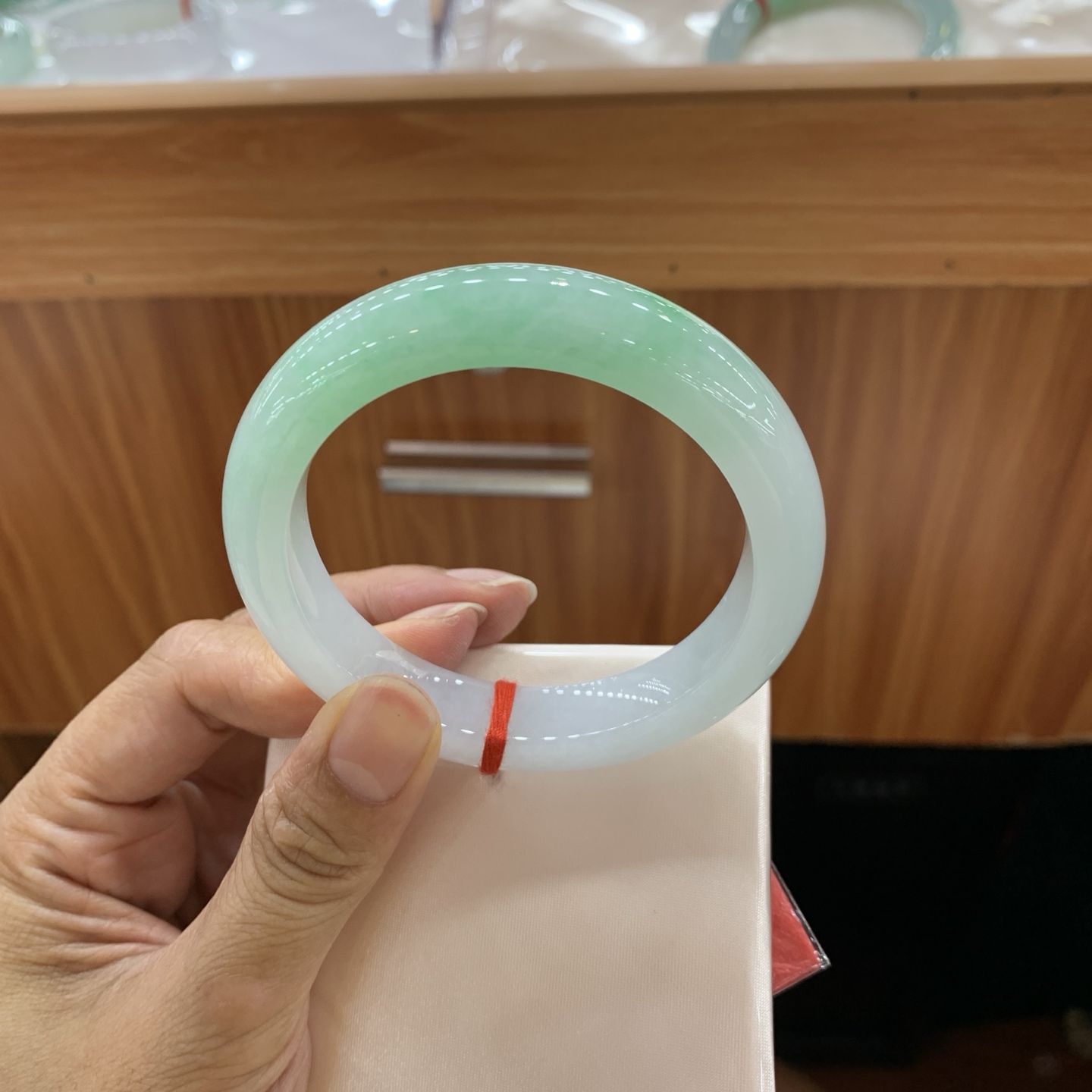 飘绿正圈翡翠手镯 56.5-12.1-9.5