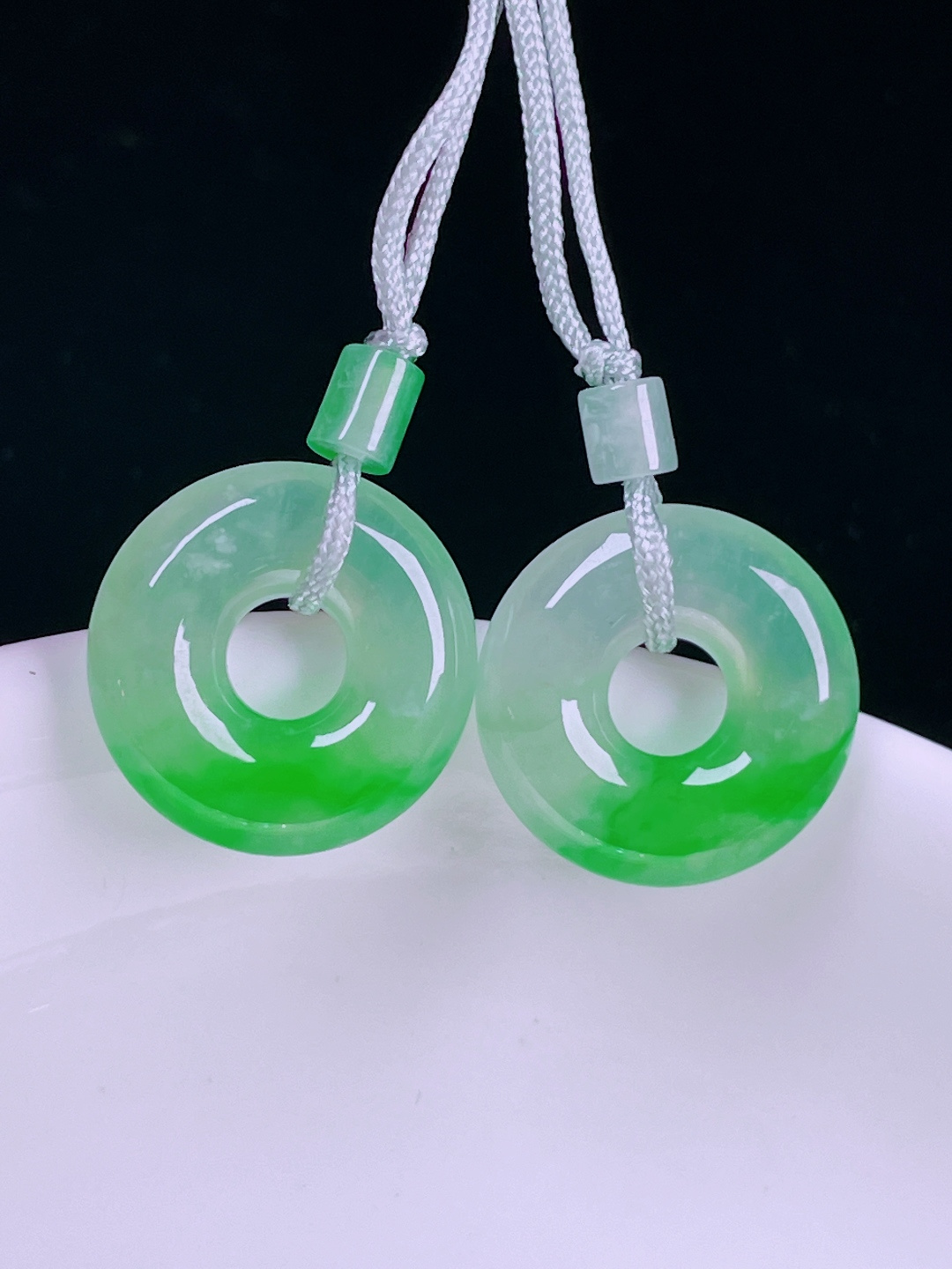 ️冰绿耳坠，老种起光，细底通透，尺寸：14.8/3.4mm0520