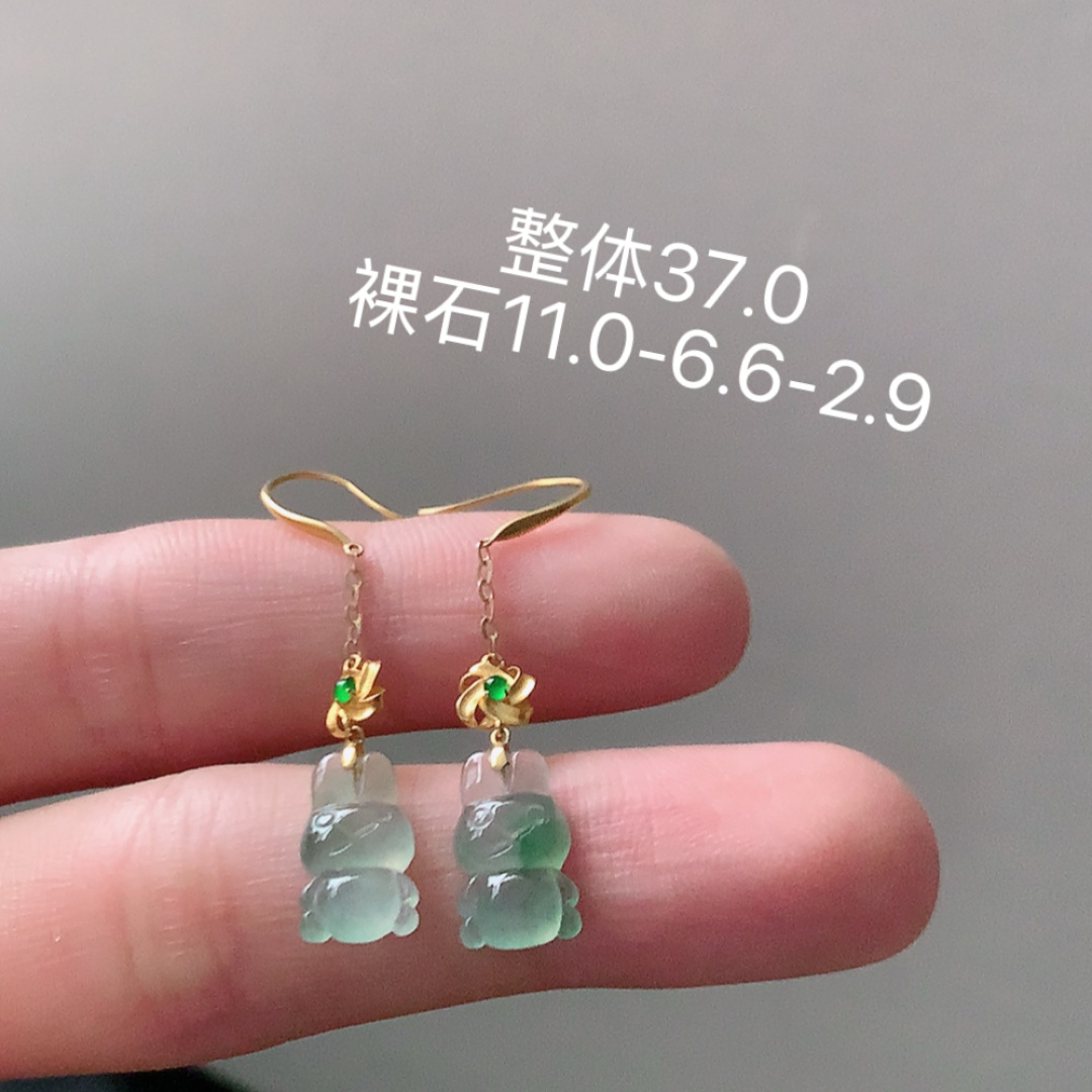 高冰飘花耳坠。无裂，清透水润，佩戴精致优雅，11.0-6.6-2.9