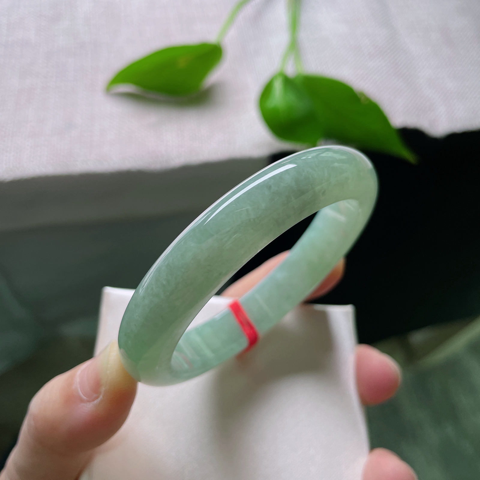 55.6/12.1/8.4绿底正圈，冰润细腻，清雅简约，不食人间烟火的贵气，ss53512a..
