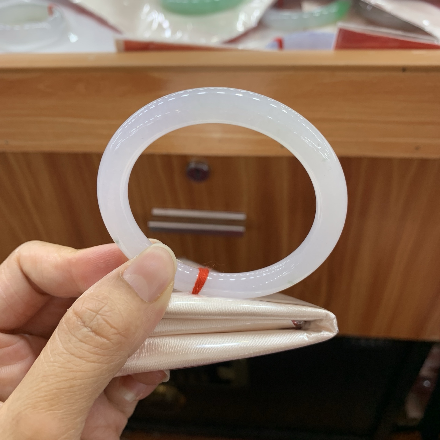 052005XY 飘花圆条翡翠手镯 50.8-7.9
