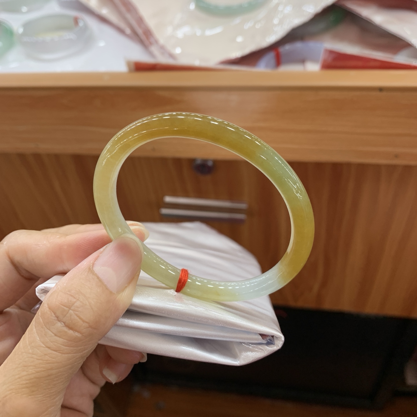 052003GX 黄翡贵妃翡翠手镯 55.4-46.5-6.7-6.5