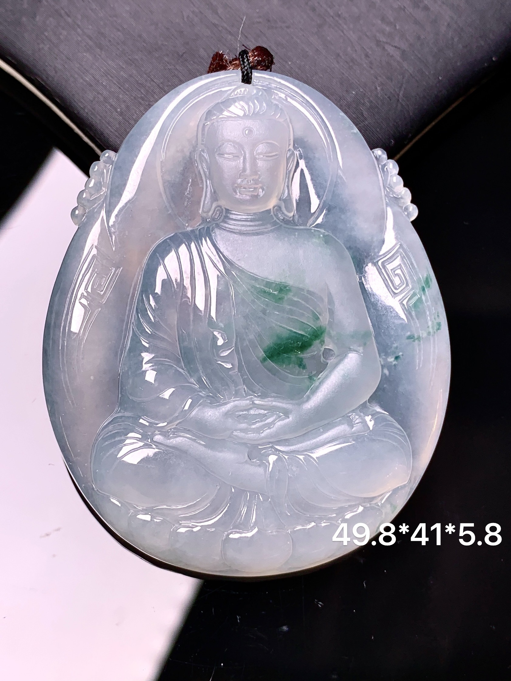 飘绿观音菩萨吊坠 玉质细腻 色泽艳丽清新 水润亮眼 整体尺寸49.8*41*9.8 b2