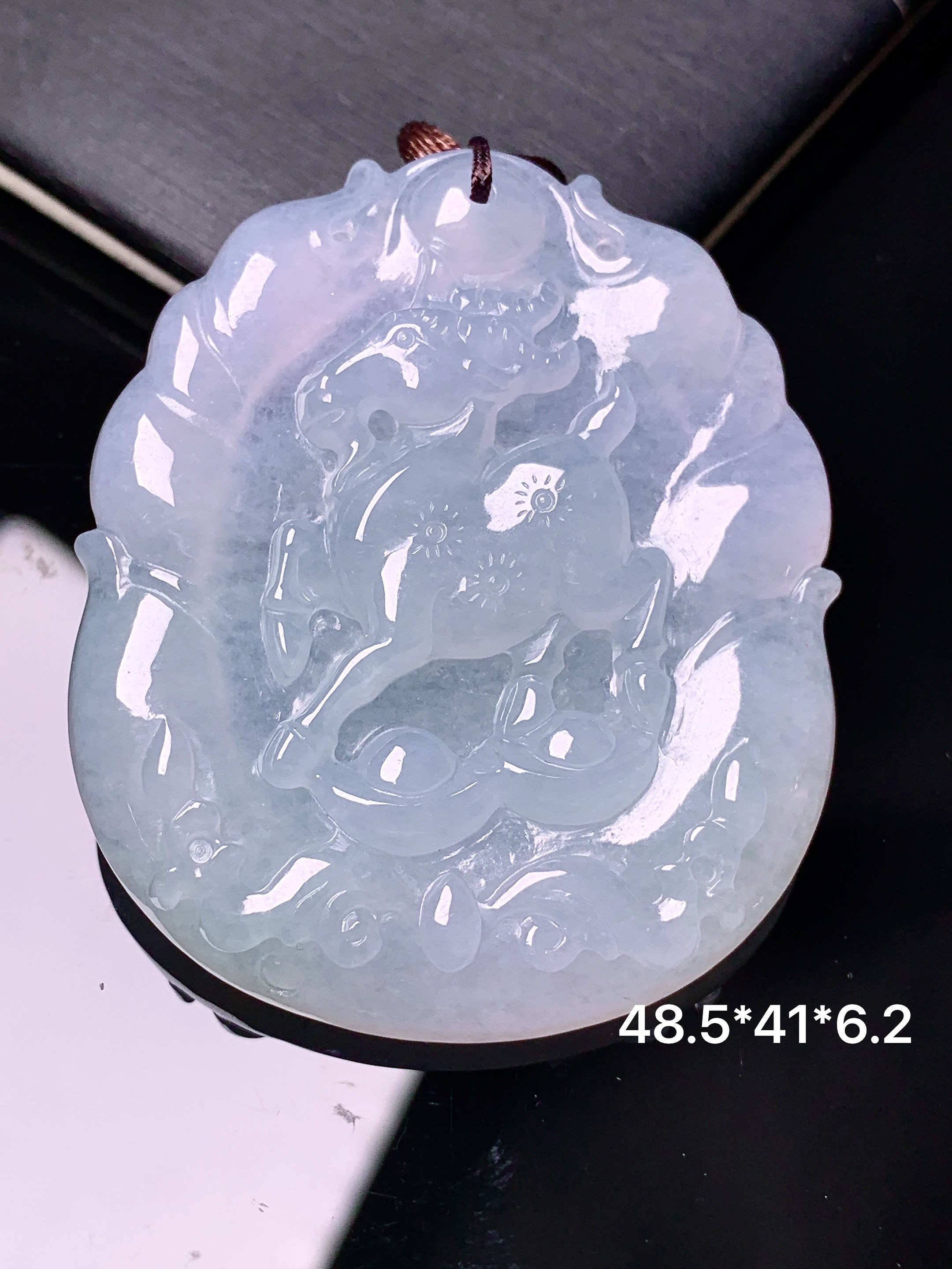 冰种生肖羊吊坠 玉质细腻 色泽艳丽清新 水润亮眼 整体尺寸48.5*41*6.2 b2