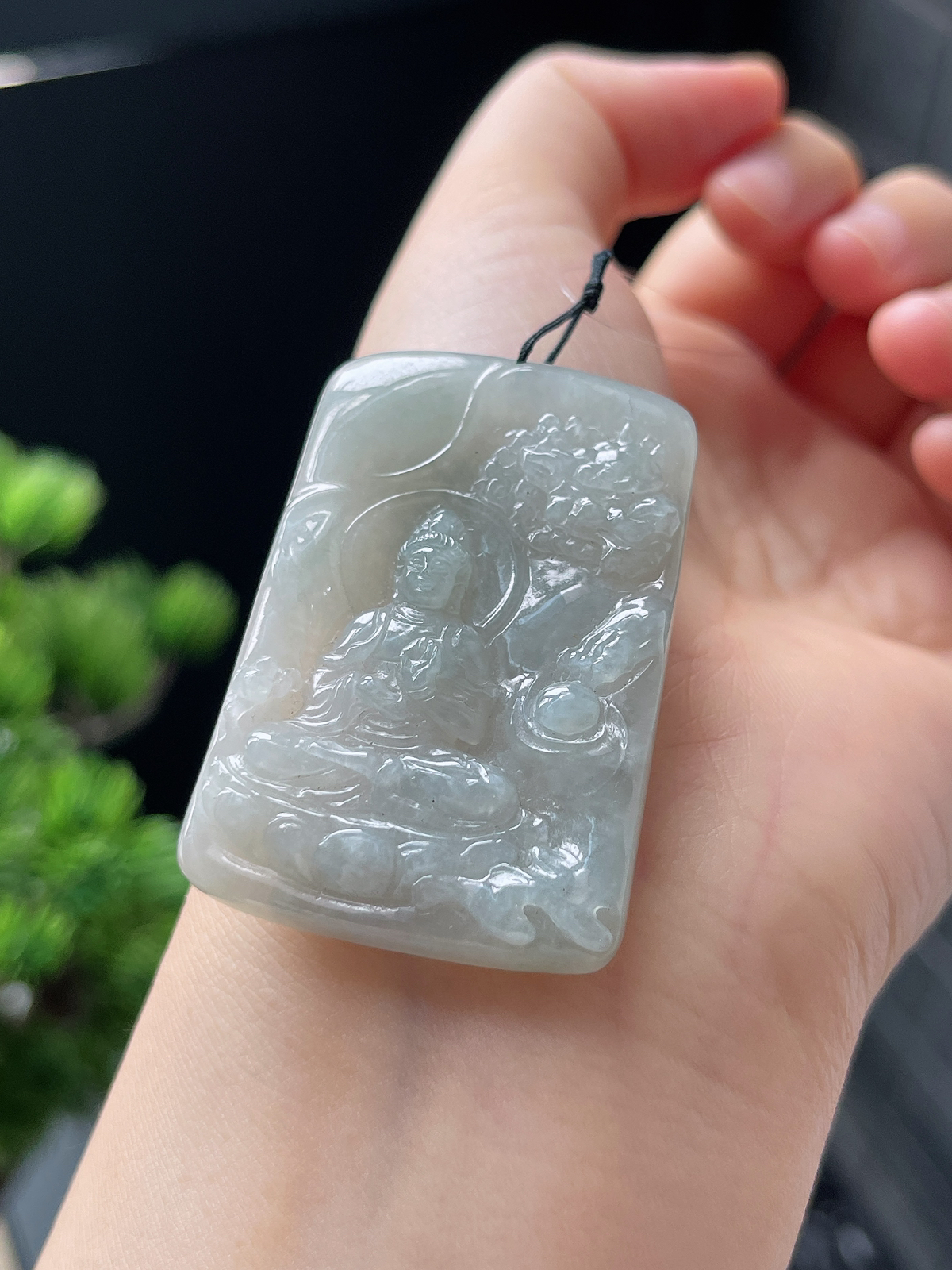 翡翠糯化种白色吊坠