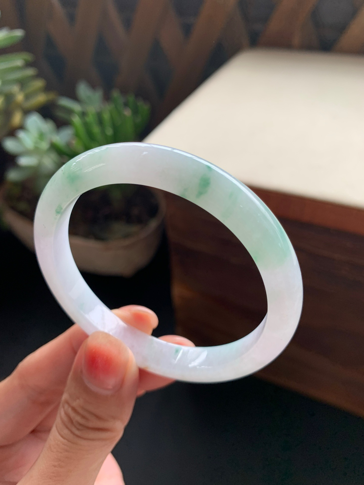 53圈口飘绿贵妃翡翠手镯 ⭕️53-50-8.6-6.8