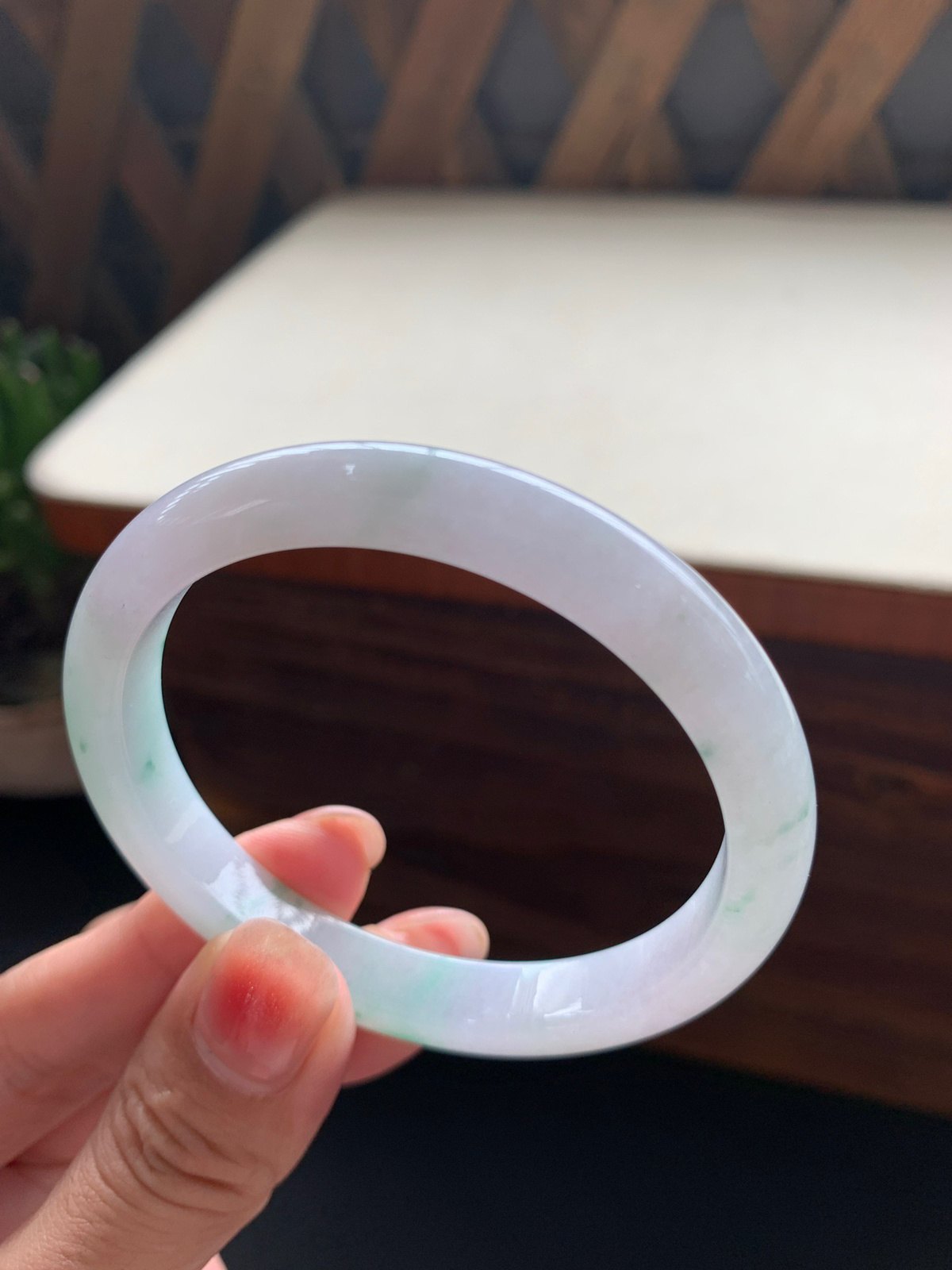 53圈口飘绿贵妃翡翠手镯 ⭕️53-50-8.6-6.8