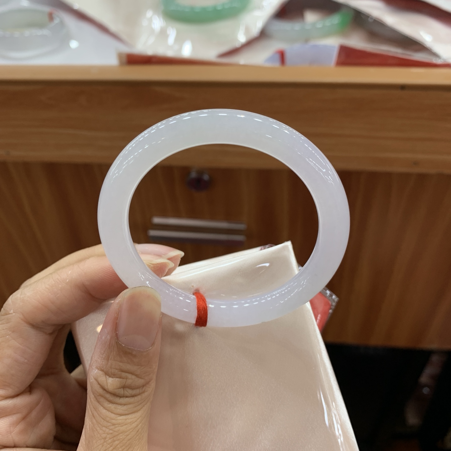 052005XY 飘花圆条翡翠手镯 50.8-7.9