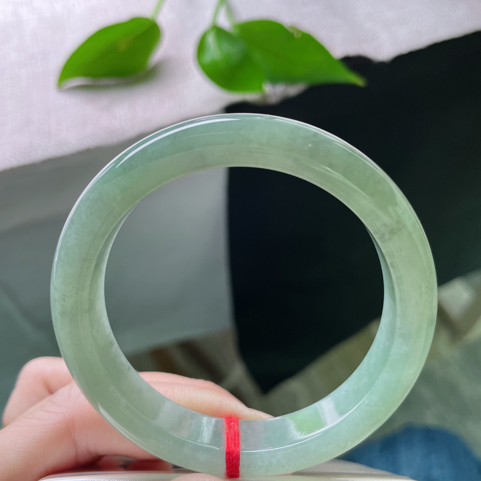 55.6/12.1/8.4绿底正圈，冰润细腻，清雅简约，不食人间烟火的贵气，ss53512a..