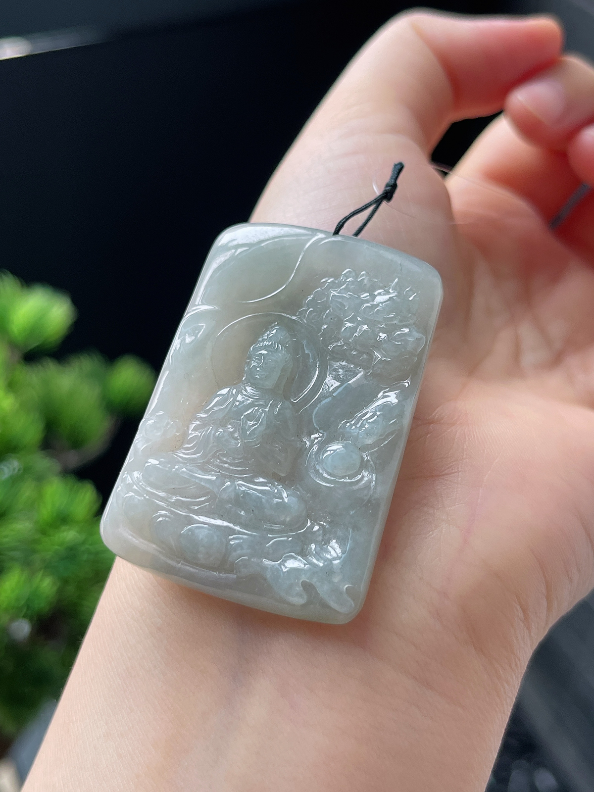 翡翠糯化种白色吊坠