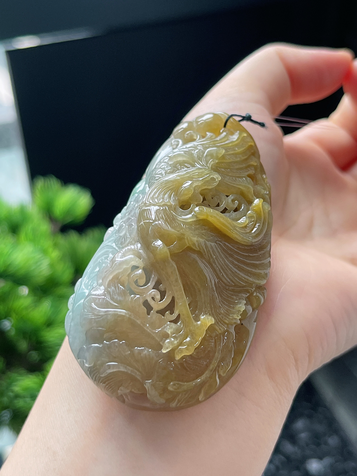 翡翠糯化种黄色吊坠