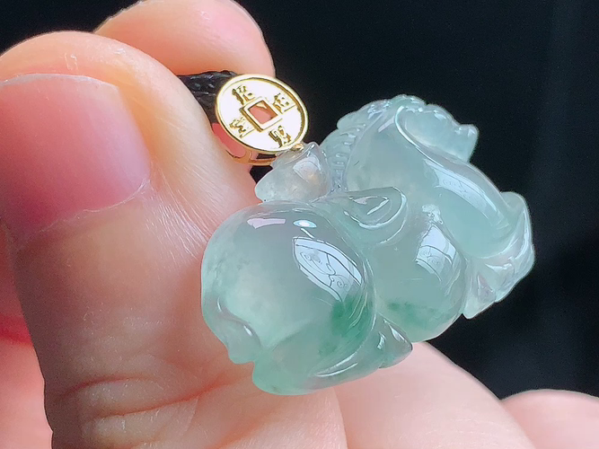 18K金伴钻马上有钱，无裂，尺寸21.1/25.4-15.8-5.2mm，包A附证书