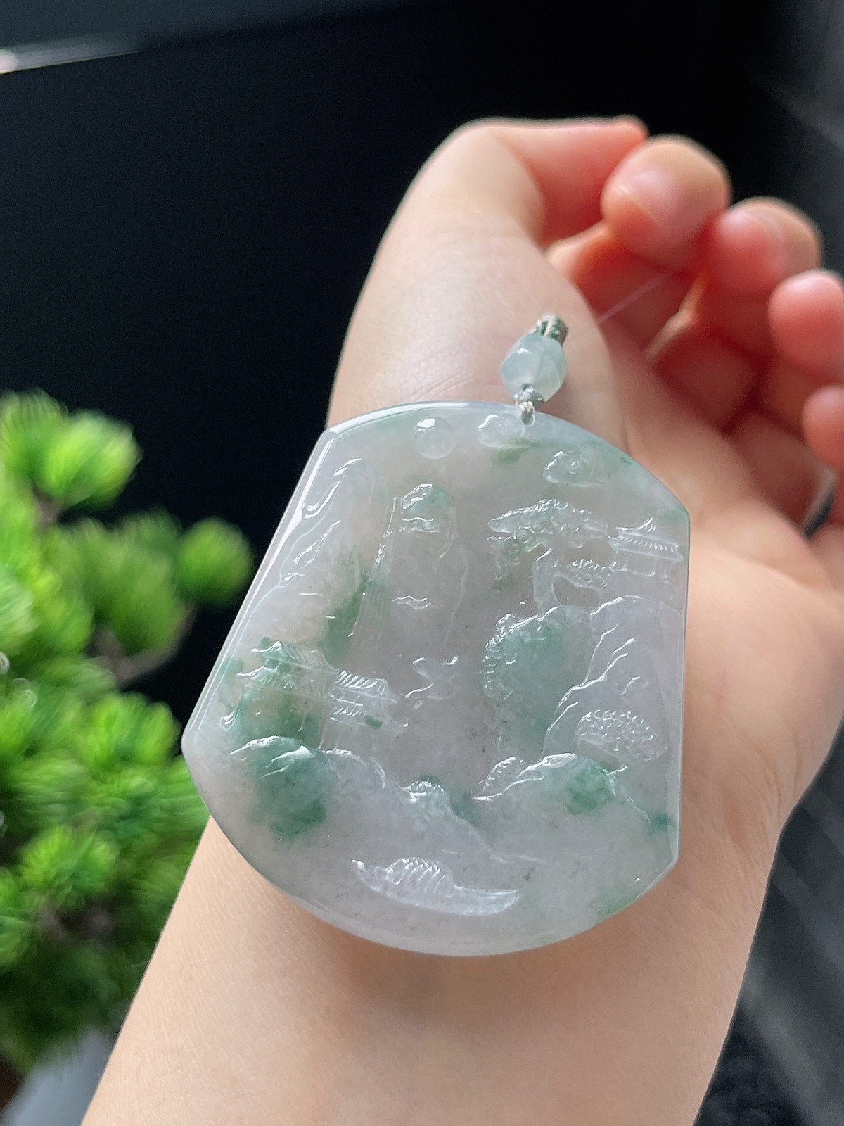 翡翠冰糯种飘绿山水牌