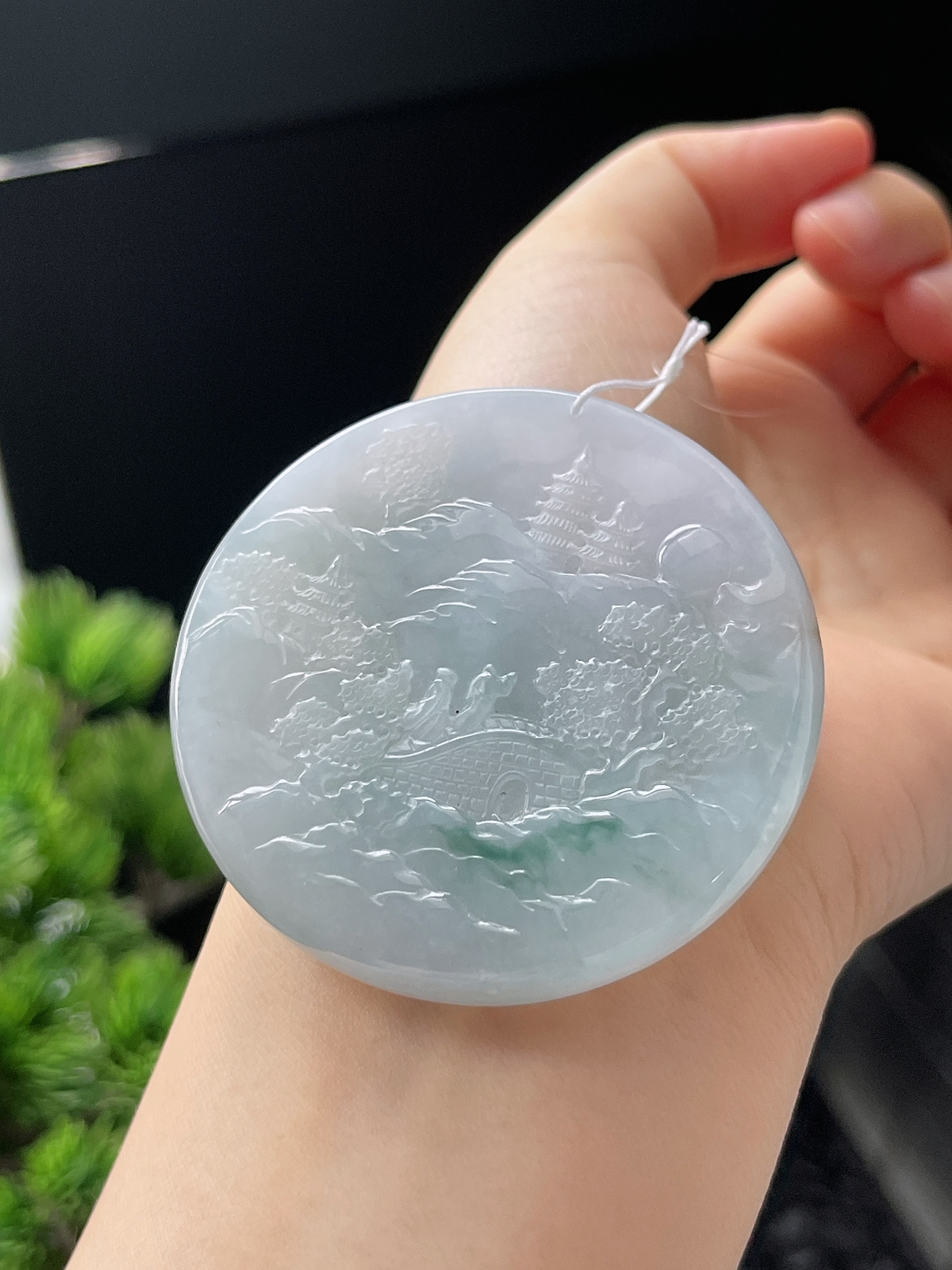 翡翠糯化种白色山水牌