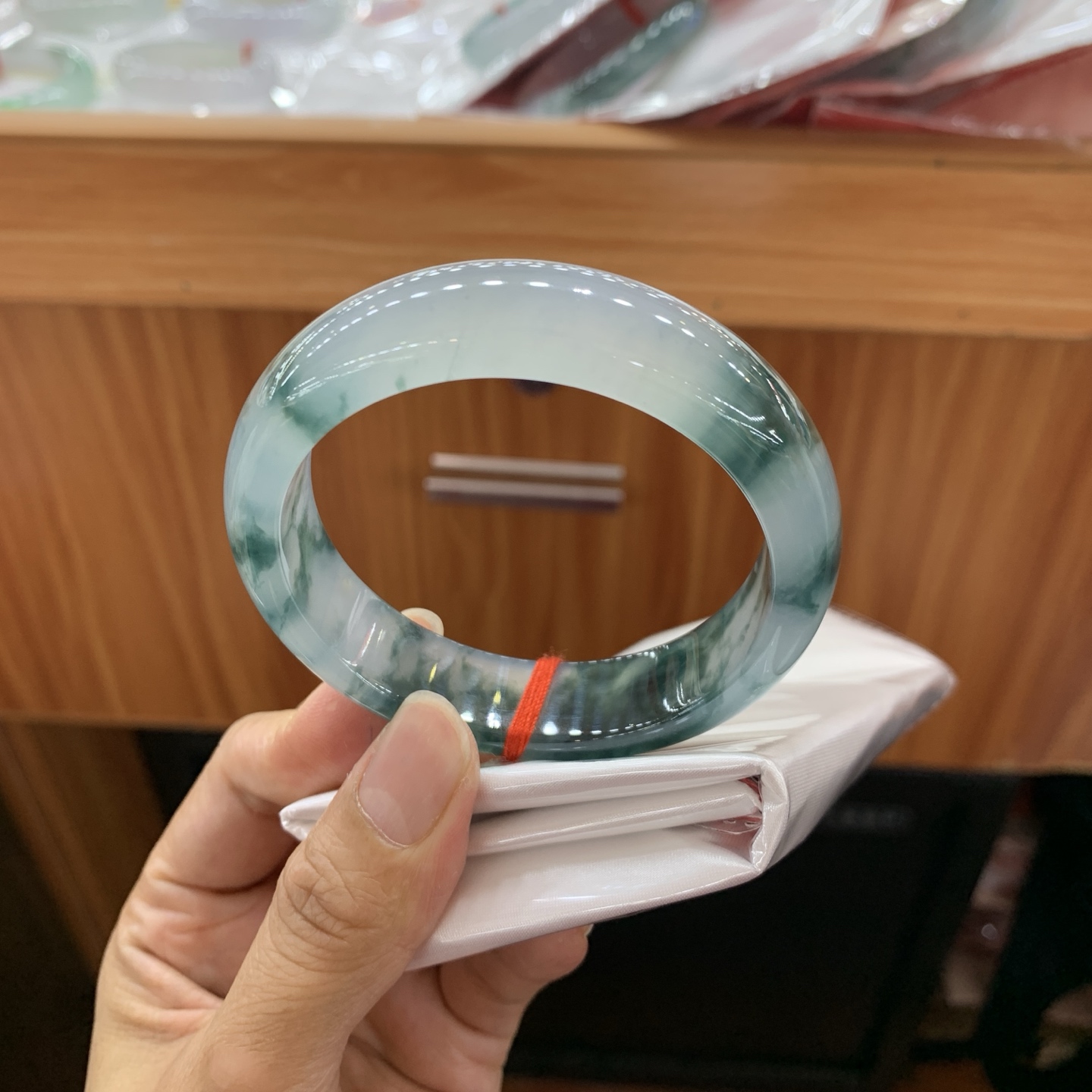 052031XYGX 冰飘花正圈翡翠手镯 57-15-8.4