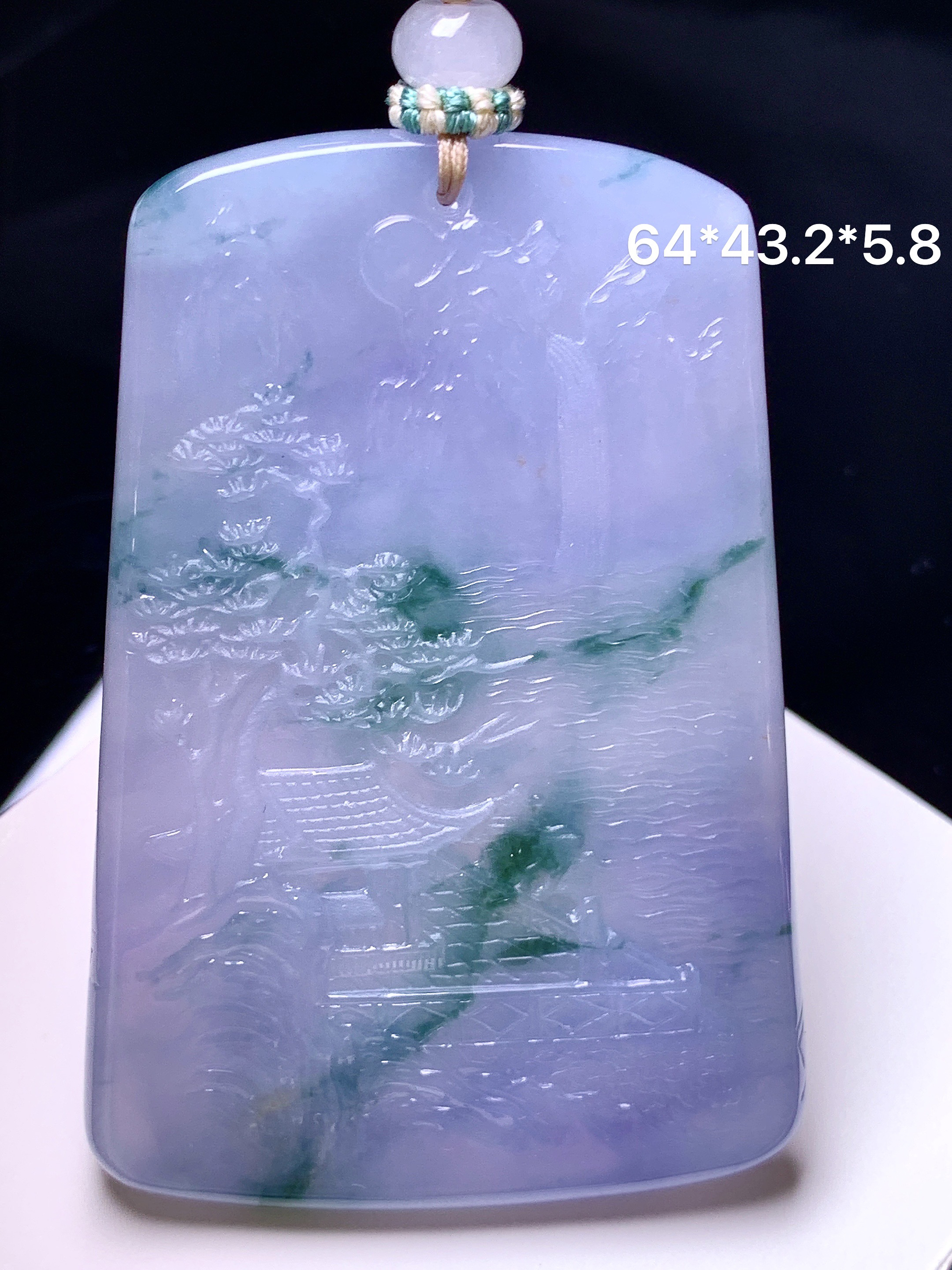 紫罗兰飘绿山水牌子吊坠 玉质细腻 色泽艳丽清新 水润亮眼 整体尺寸64*43.2*5.8 a2