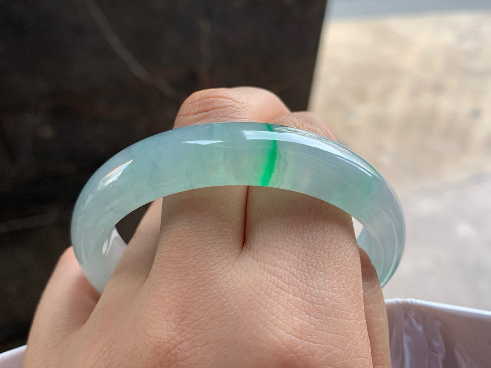 54.6-13-7.3

飘绿贵妃手镯^_^水润清新 正圈52可以带