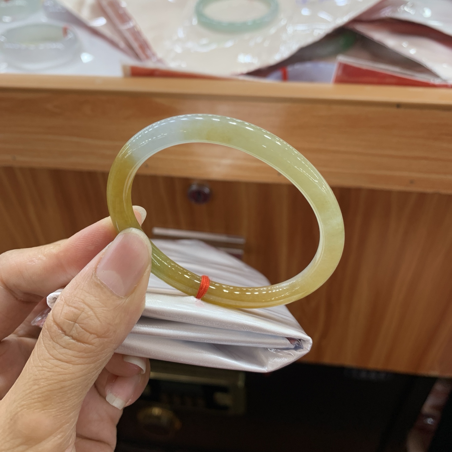 052003GX 黄翡贵妃翡翠手镯 55.4-46.5-6.7-6.5