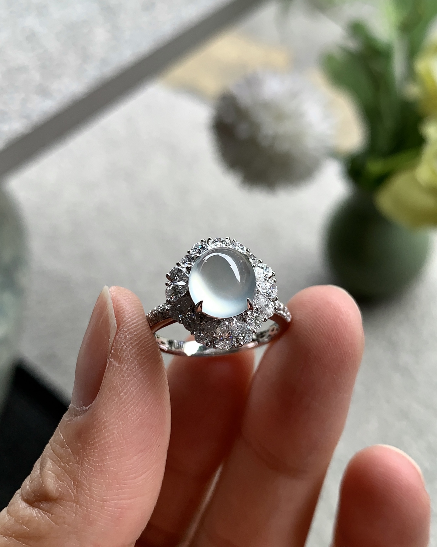 18k金镶嵌冰蛋面戒指，尺寸14.3×13.5×11.6裸石8.8×8×4.1圈口14