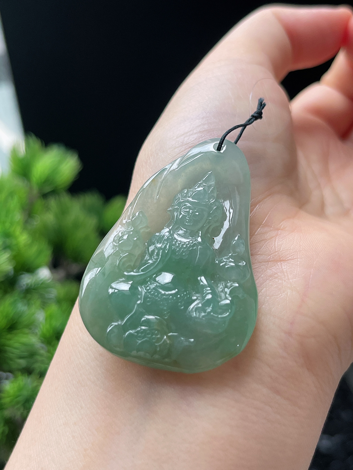 翡翠冰糯种淡绿色吊坠