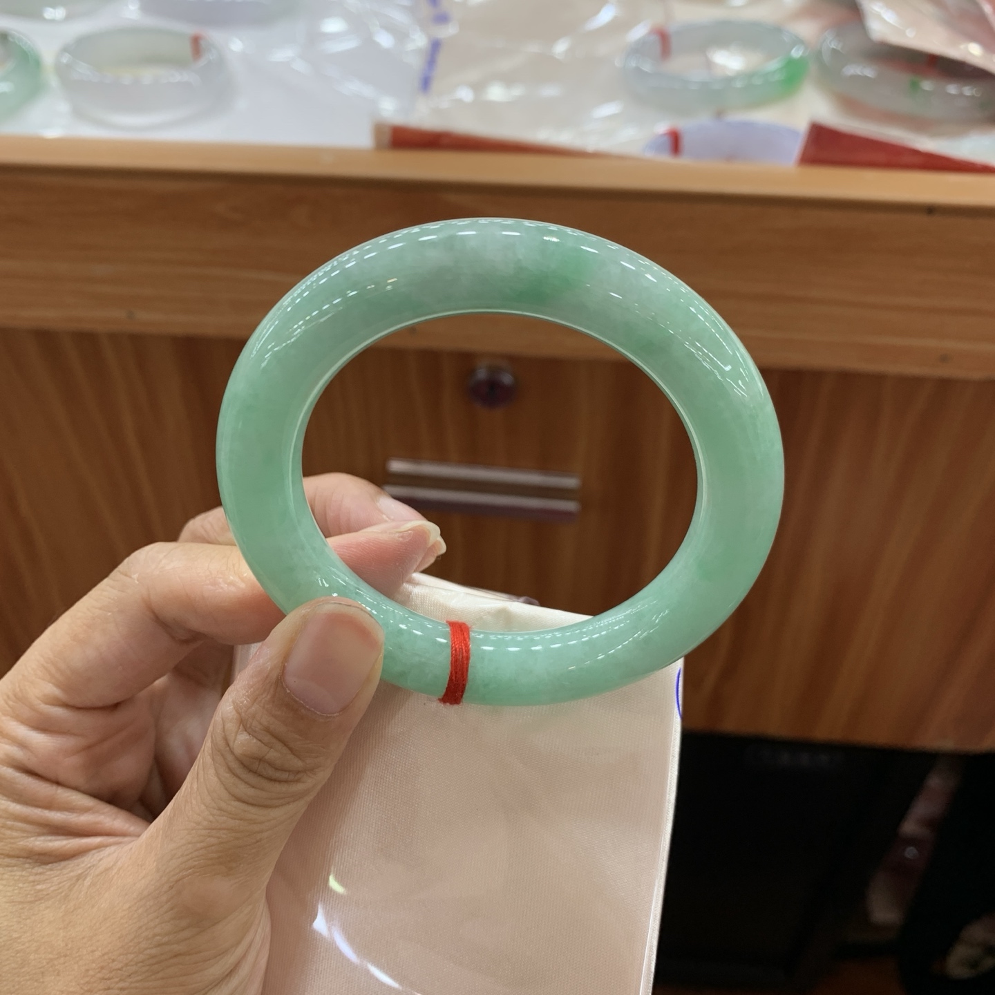 052006MMJ 豆绿圆条翡翠手镯 55.1-11.3