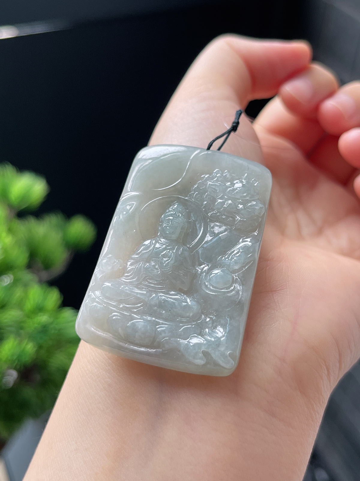 翡翠糯化种白色吊坠