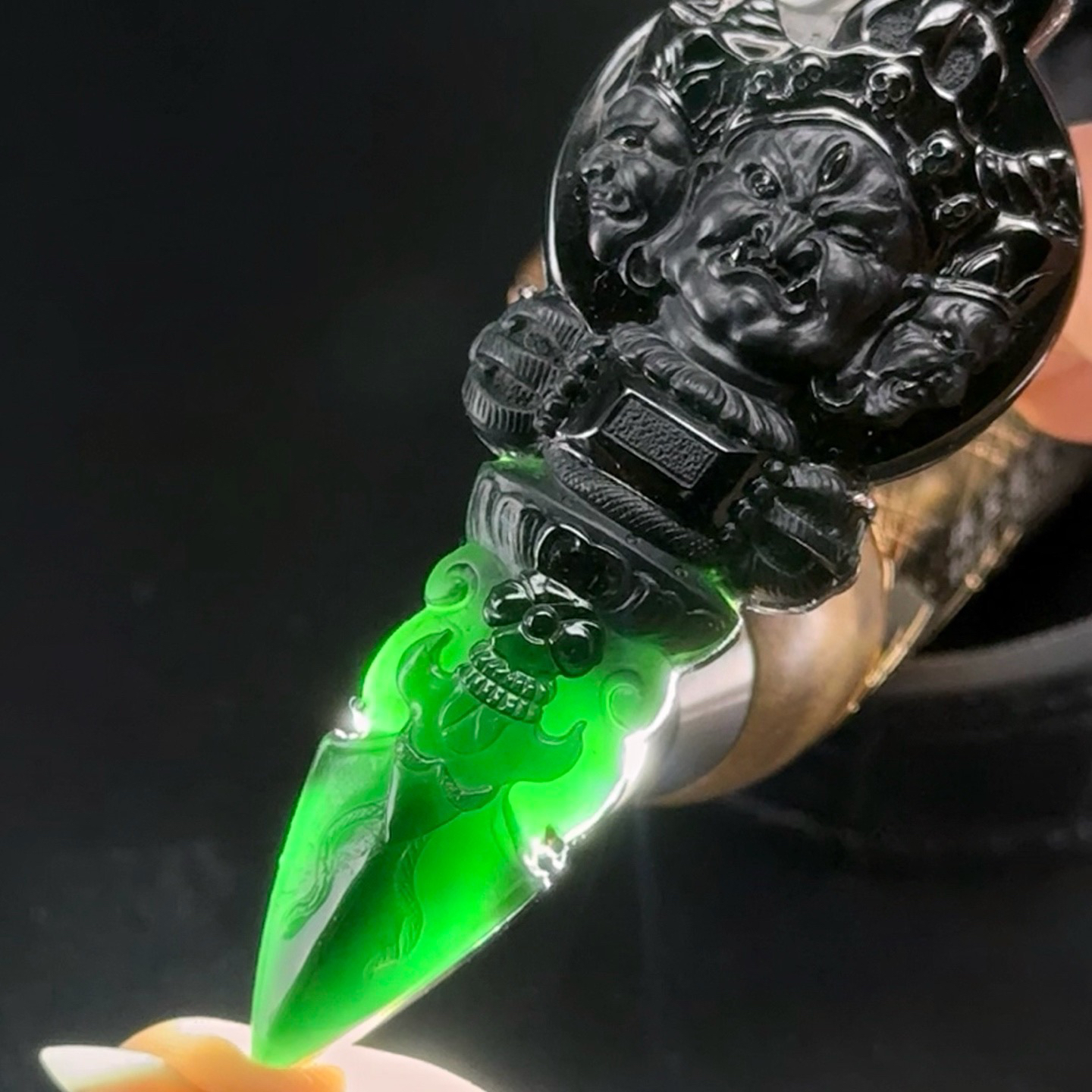 精品18k墨翠降魔杵 种好色正 黑度极好 打灯通透 油性十足  尺寸83.3