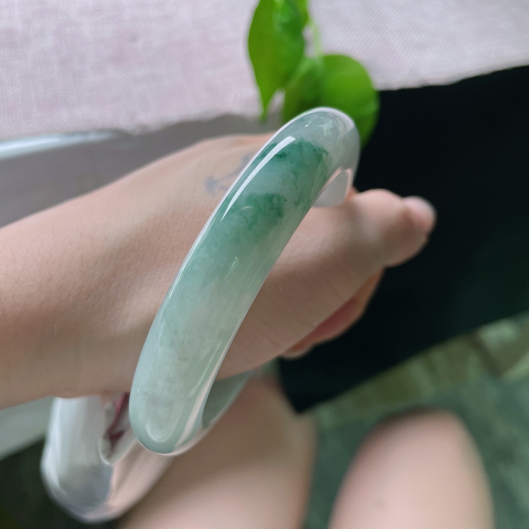 飘花正圈，镯型厚装，饱满，种老，端庄大气上档次，内里棉根，ss53072a
