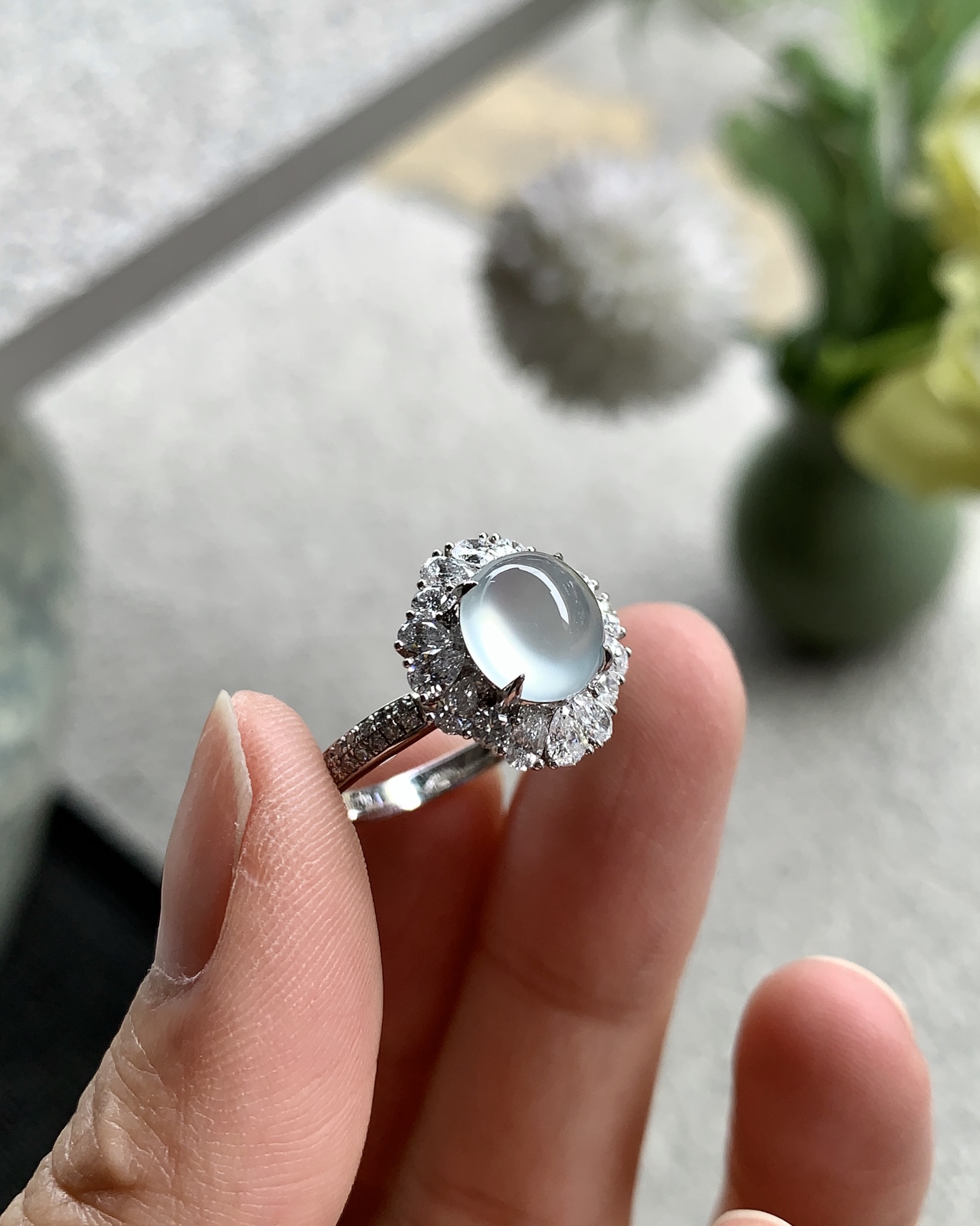 18k金镶嵌冰蛋面戒指，尺寸14.3×13.5×11.6裸石8.8×8×4.1圈口14