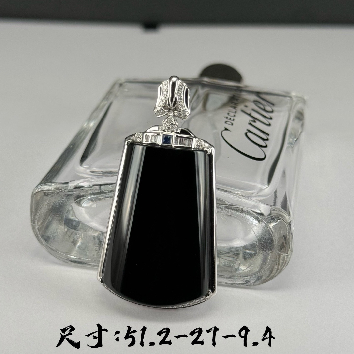 精品18k墨翠无事牌吊坠 种好色正 黑度极好 打灯通透 油性十足 尺寸51.2