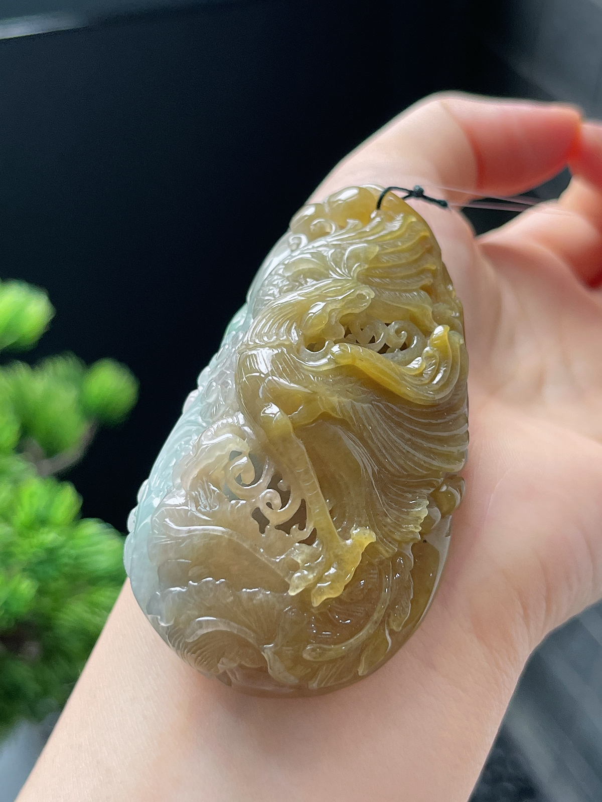 翡翠糯化种黄色吊坠