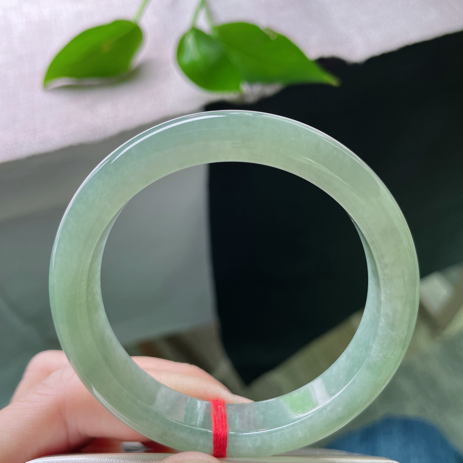 55.6/12.1/8.4绿底正圈，冰润细腻，清雅简约，不食人间烟火的贵气，ss53512a..